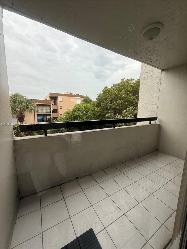 Building Photo - 802 NW 87th Ave