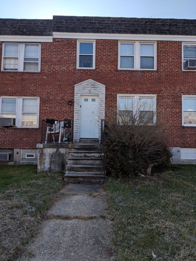 Primary Photo - 2 Bedroom upstairs unit off Erdman Ave