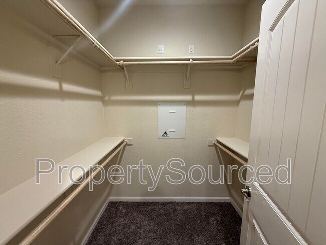 Building Photo - 3832 Lookout Dr