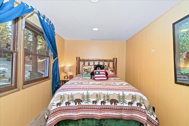 Building Photo - 420 Sheridan Dr