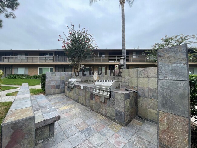 Building Photo - $500 off 1st Month! Beautiful 2 Bedroom in...
