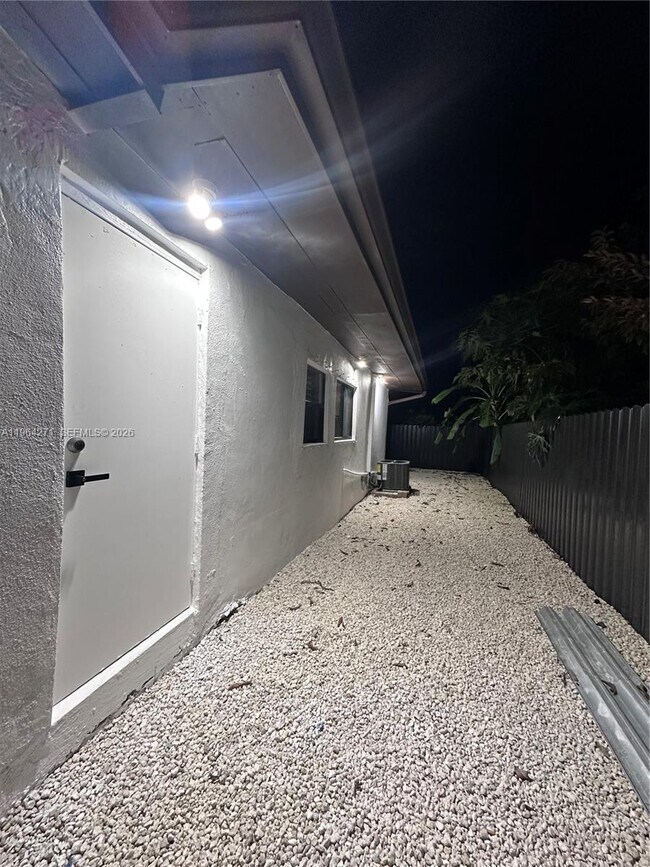 Building Photo - 30021 SW 160th Ave