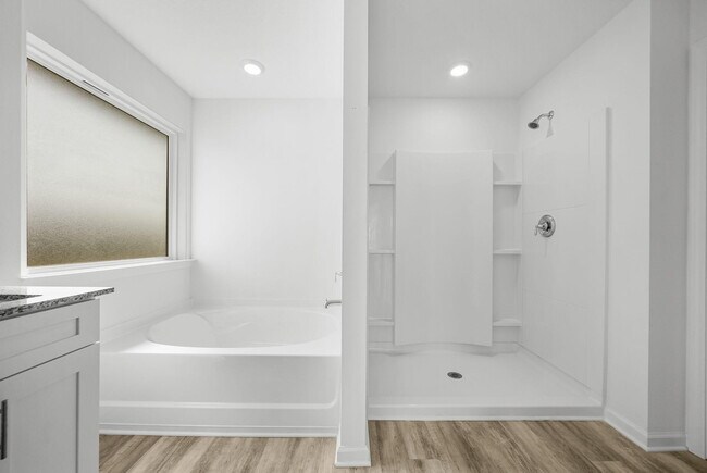 Building Photo - 39 Riverwalk Xing