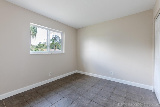 Building Photo - 3482 48th Ln S