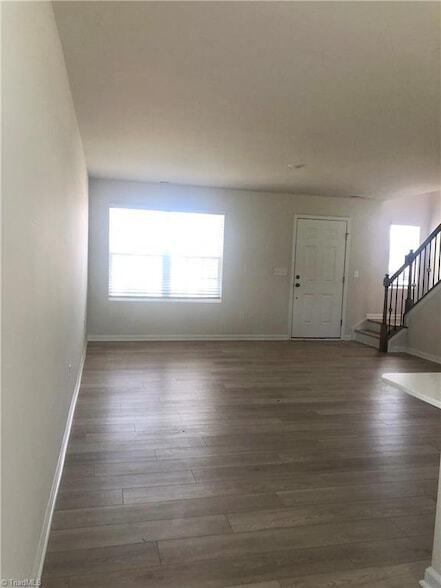 Building Photo - 1747 Mallard Dr