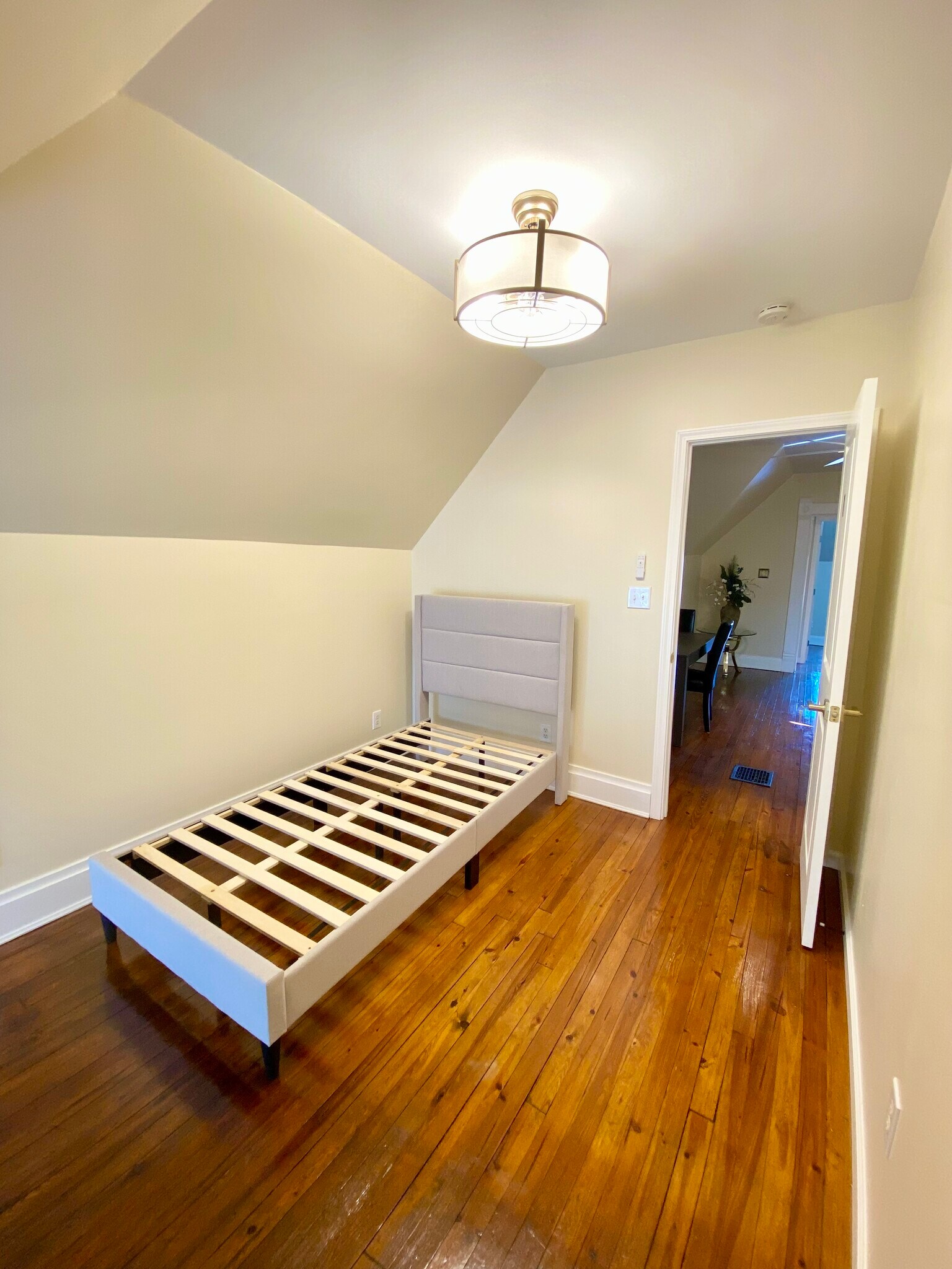 Building Photo - 1372 Neil Ave