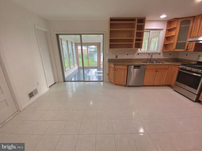 Building Photo - 8121 Edmonton Ct