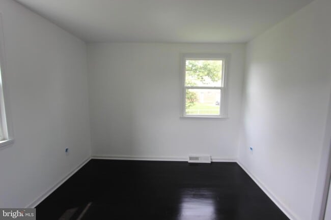 Building Photo - 7803 Woodbourne Ave