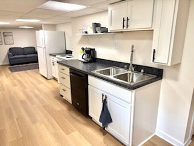 Building Photo - 705 W Olin Ave