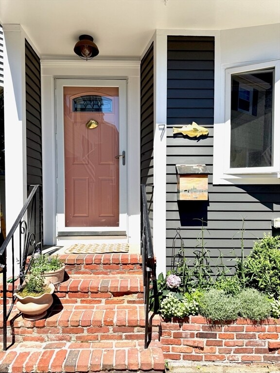Primary Photo - 7 Colonial Ct