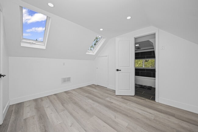 Building Photo - 520 Smith St