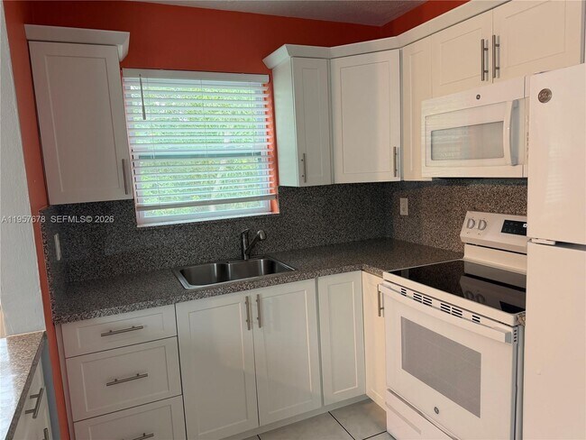 Building Photo - 1301 N 12th Ct