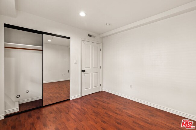 Building Photo - 2667 Menlo Ave