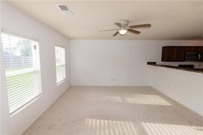 Building Photo - 31 Southfork Dr