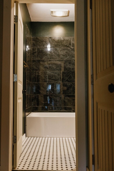 Building Photo - 503 Church St