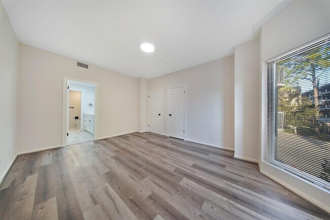 Building Photo - 661 Bering Dr