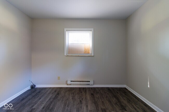 Building Photo - 5915 Devington Rd