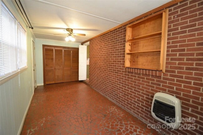 Building Photo - 2037 N Deal Ave