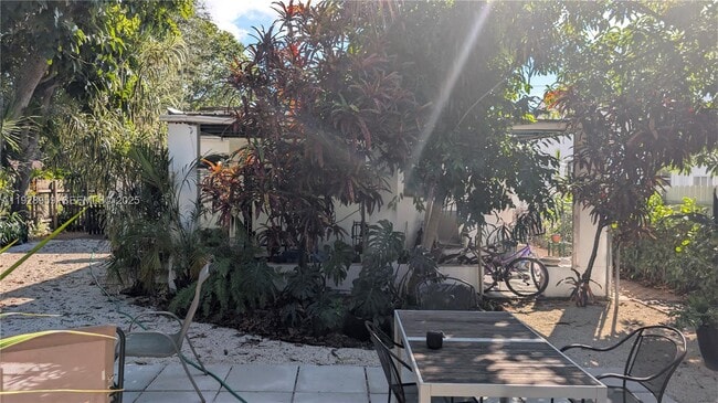 Building Photo - 1431 NW 26th St