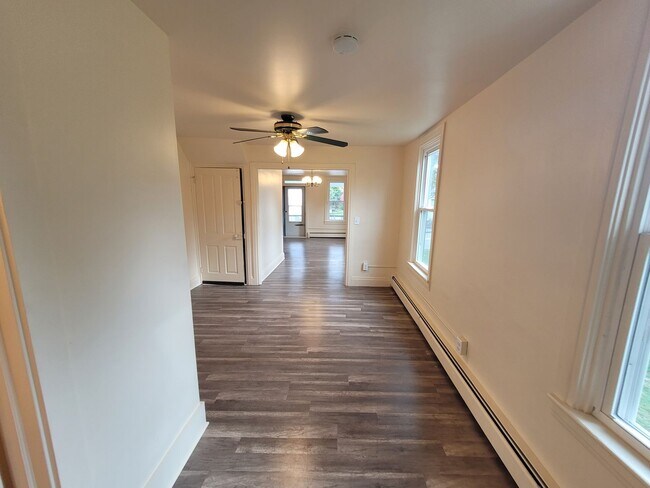 Building Photo - 103 Schoolhouse Rd
