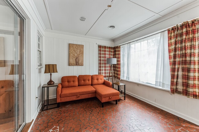 Building Photo - 1857 E Holmes Rd