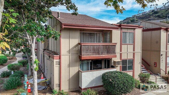 Building Photo - 2nd Floor 3 bed/2 bath Condo!