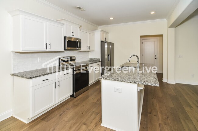 Building Photo - 235 Greenwood Dr