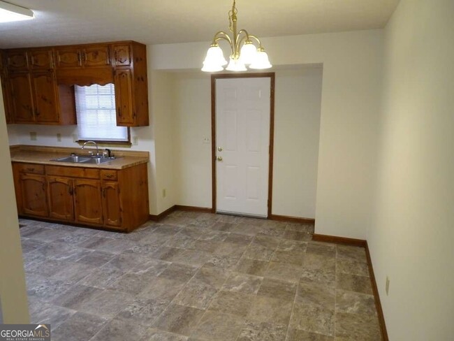 Building Photo - 524 Millard Farmer Rd
