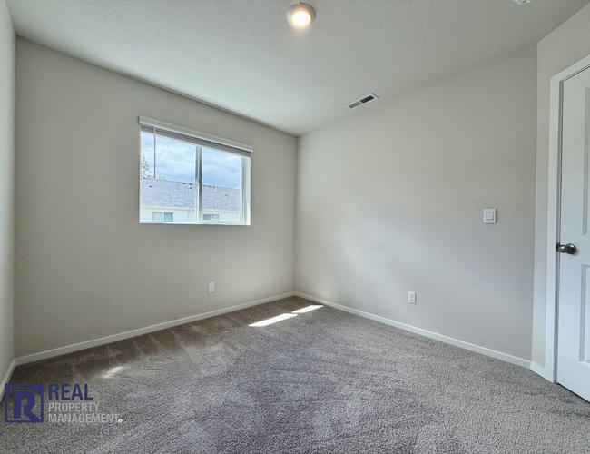 Building Photo - Modern 3BR/2.5BA Townhome in Cornelius – Bonus Loft, 2-Car Garage & Move-In Ready!