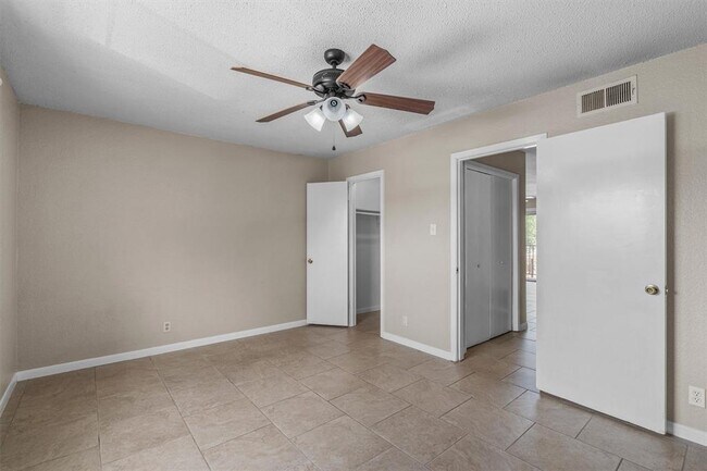 Building Photo - 2600 Penny Ln