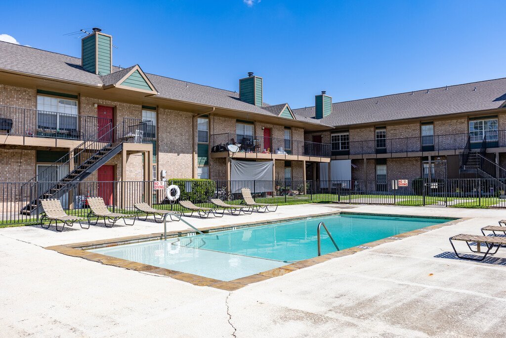 Building Photo - 811 Cloyd Dr