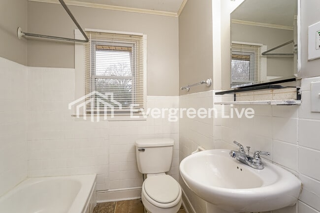 Building Photo - 141 Stewart Rd SE