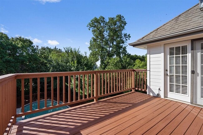 Building Photo - 1903 Port Royal Dr