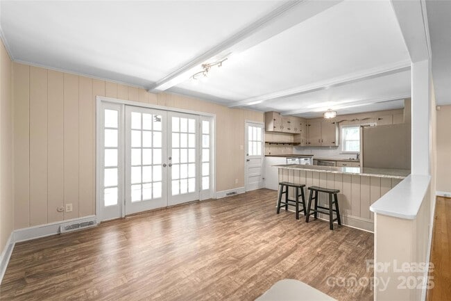 Building Photo - 2200 Collingdale Pl