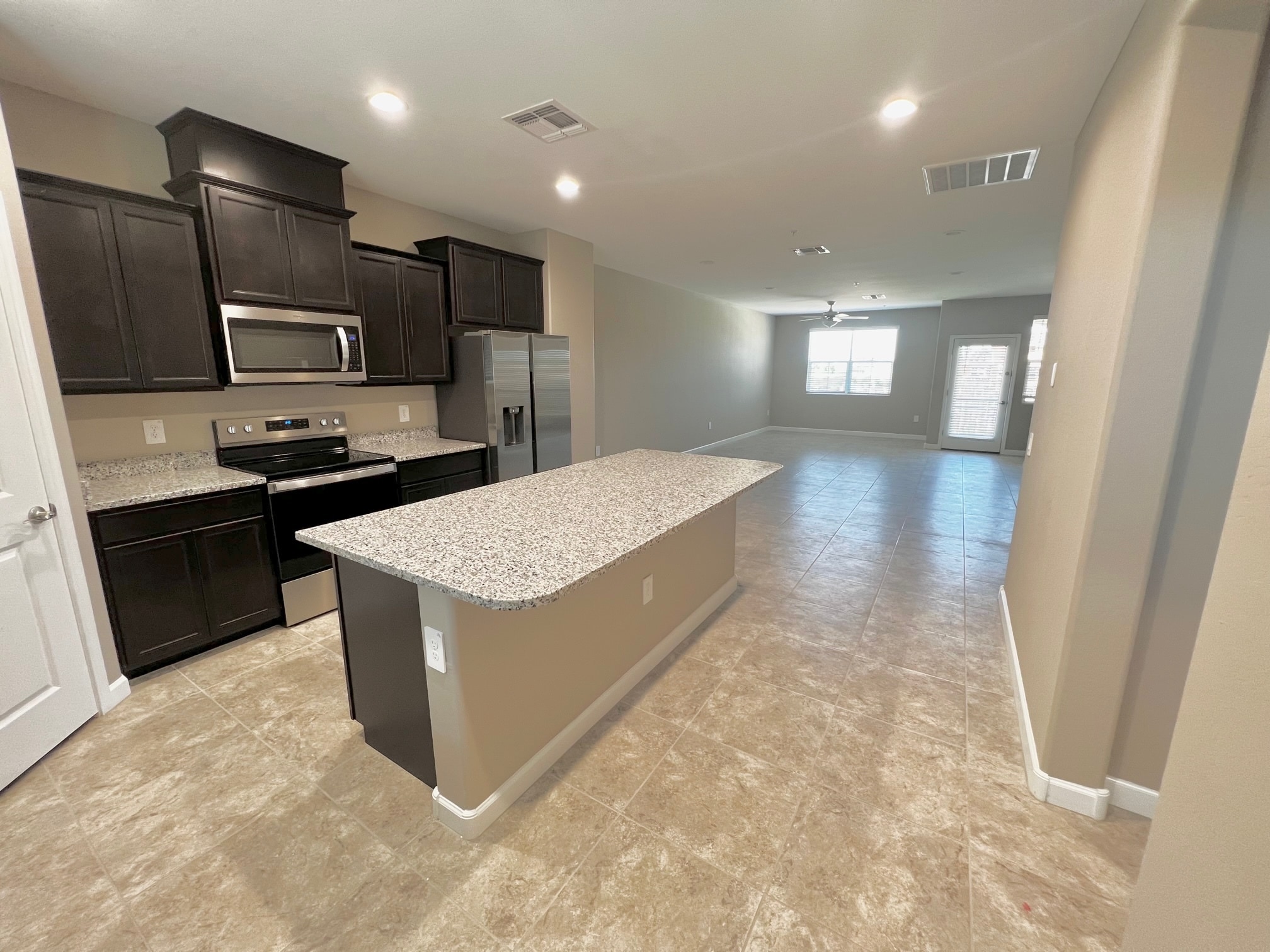 Building Photo - 1255 N Arizona Ave