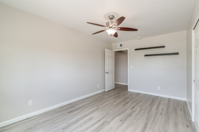 Building Photo - 6842 N Camino de las Brisas