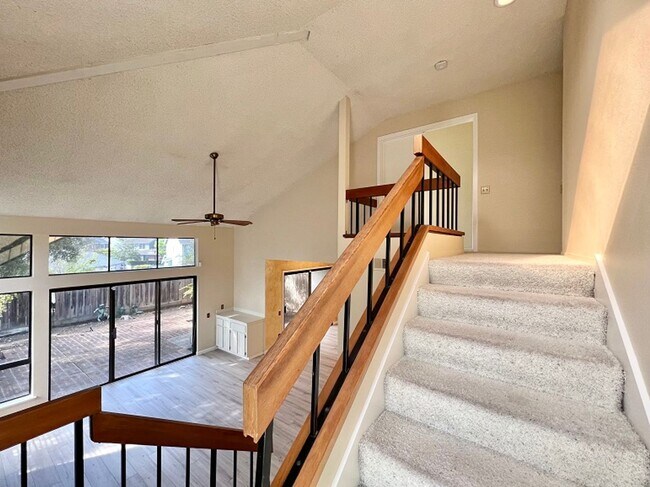 Building Photo - Three Bedroom Napa Condo on River Walk