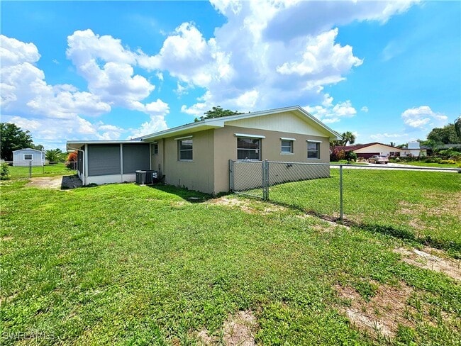 Building Photo - 211 S Lake Dr