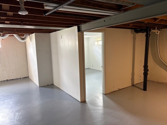 Building Photo - 2413 Chesstal St