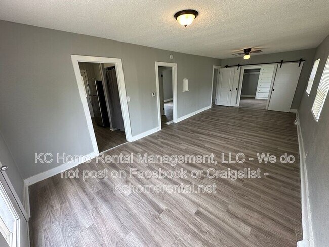 Building Photo - 7113 N Highland Ave