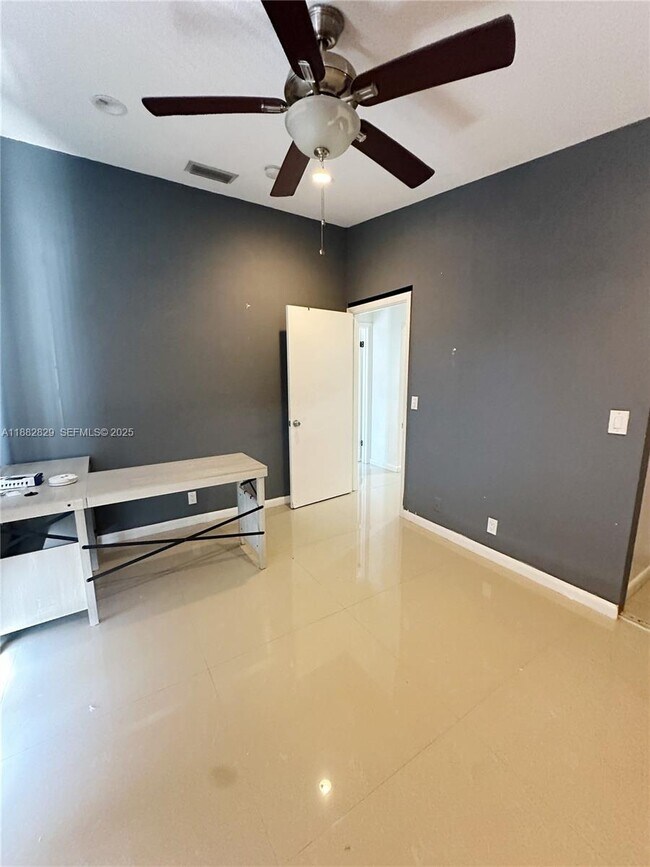 Building Photo - 313 Hendricks Isle