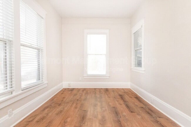 Building Photo - 606 S Park Ave