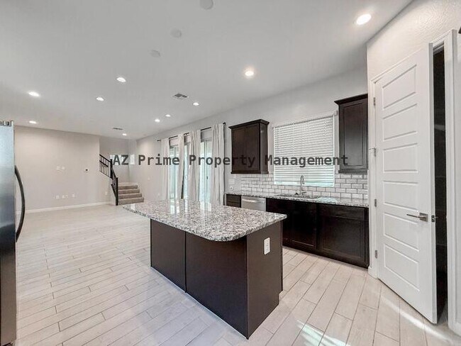 Building Photo - 5138 E Anderson Dr