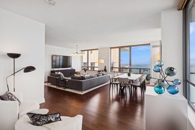 Building Photo - 600 N Lake Shore Dr