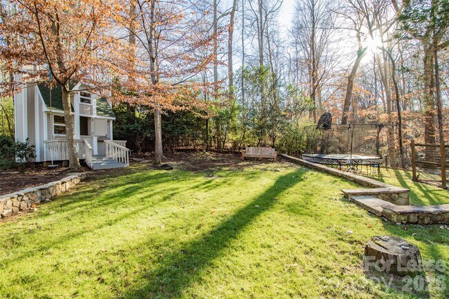 Building Photo - 3911 Lakeside Dr