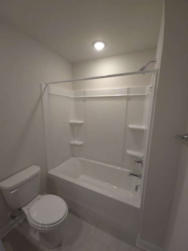 Building Photo - 2 Rockshire Trl