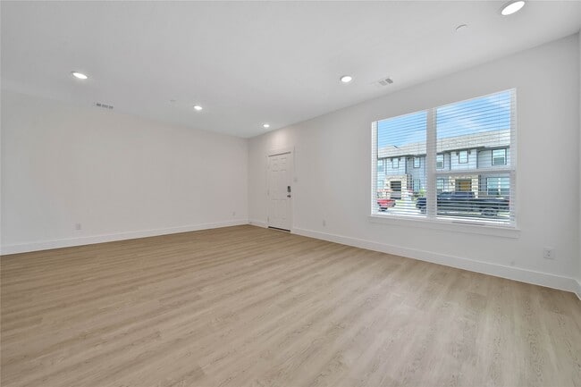 Building Photo - 11915 Carvalho Dr