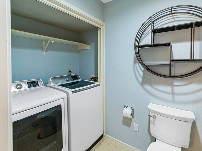 Building Photo - 2568 Bering Dr