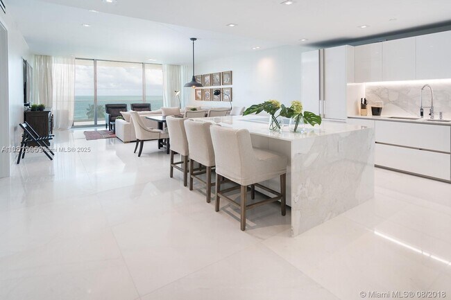 Building Photo - 10201 Collins Ave