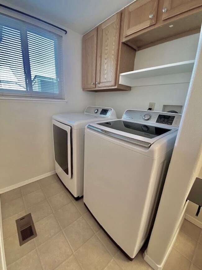 Building Photo - Spacious Briargate 4 Bedroom/3.5 Bathroom Home with huge Yard